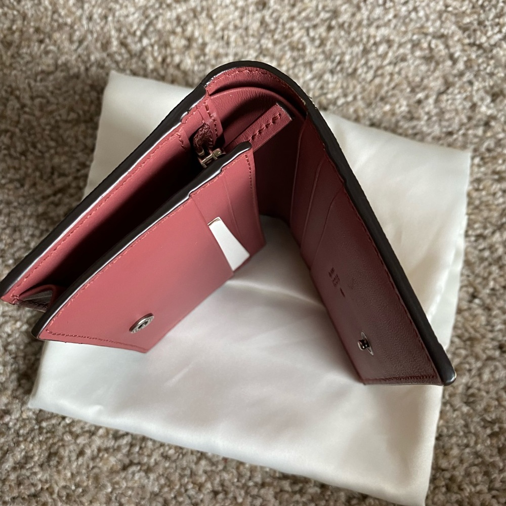 SOLD Gucci blooms Compact Wallet - Picture 9 of 16
